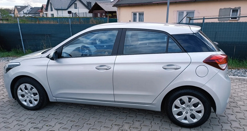 Hyundai i20 cena 37900 przebieg: 47000, rok produkcji 2017 z Dzierżoniów małe 379